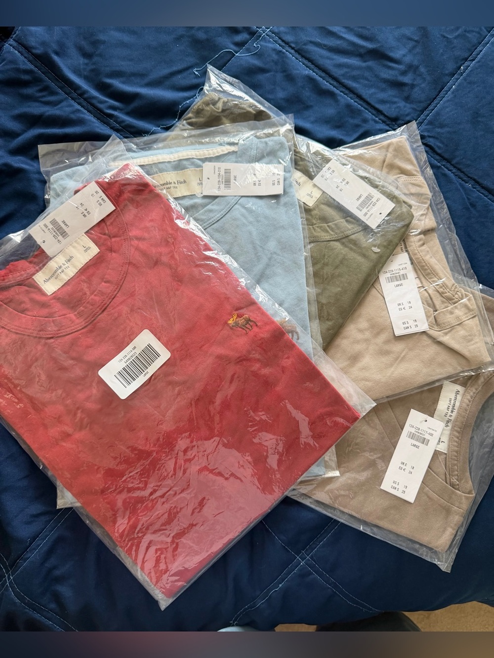 Abercrombie soft af tshirts short sleeve size large 

4 crew neck 
1 V neck